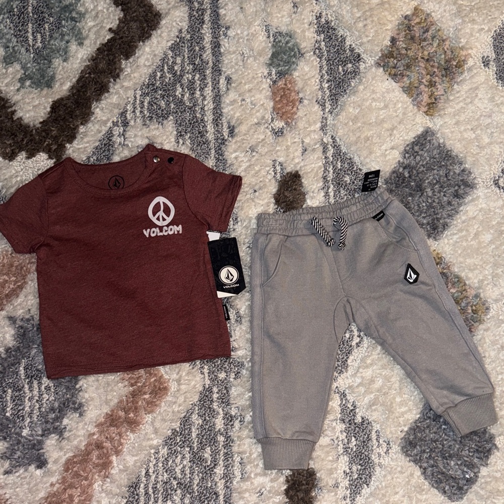 Volcom Set - Picture 2 of 9